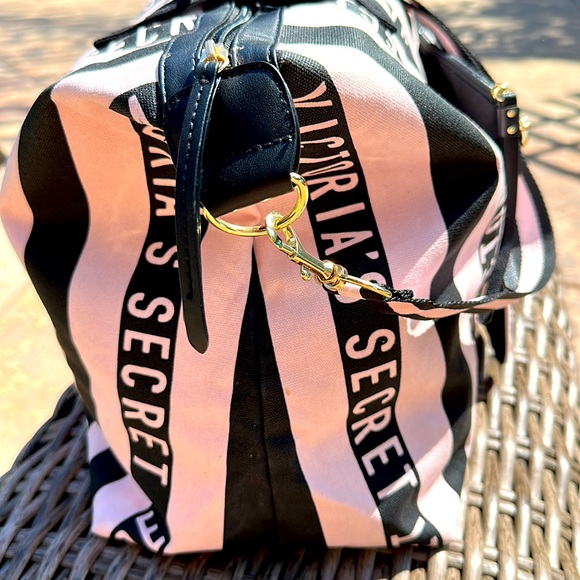 Victoria’s Secret Pink/Black Striped Overnight Bag - Picture 6 of 17